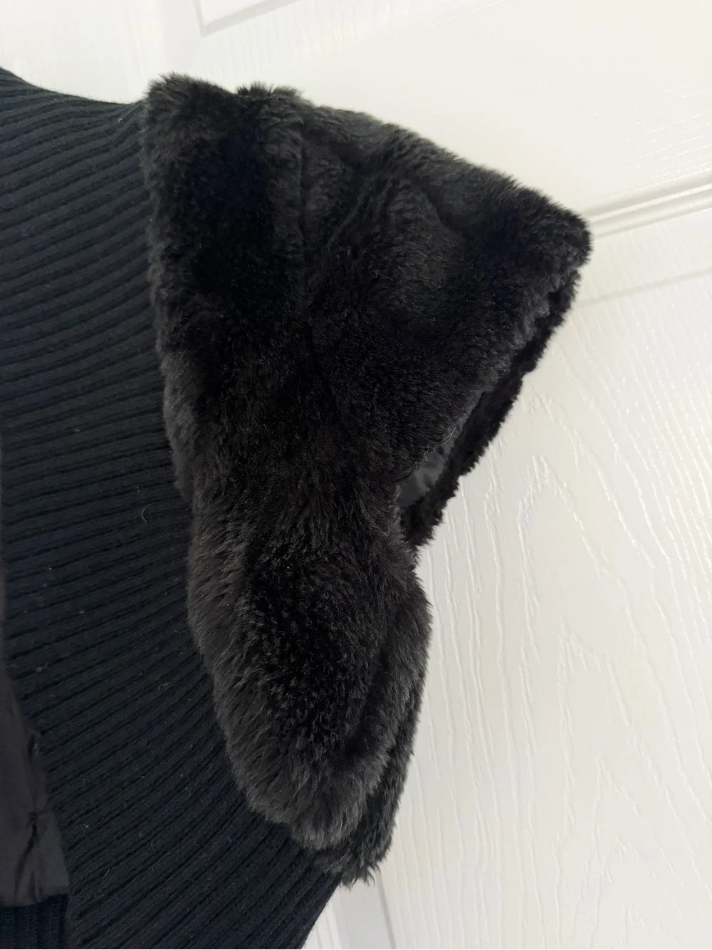 Silvergate black faux fur cropped shrug bolero cardigan knit vest L Y2K
